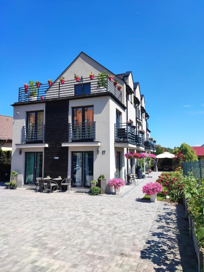 4 Foxes Hotel Устка Екстериор снимка